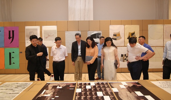 “香港設計師協會環球設計大獎深港交流展”在康利城隆重開幕