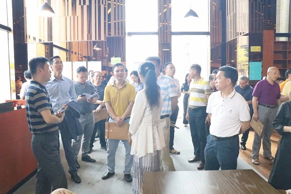 橫崗街道工商聯（商會）領導、企業家蒞臨康利城考察